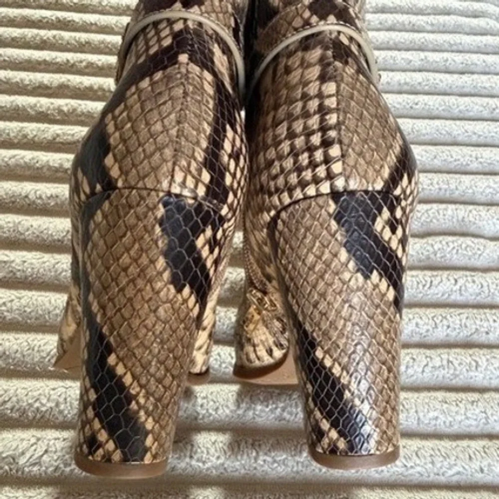 MICHAEL Michael Kors Finley Snakeskin-Print Ankle Booties. Size 7.5m